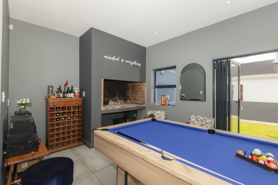 4 Bedroom Property for Sale in Country Club Western Cape